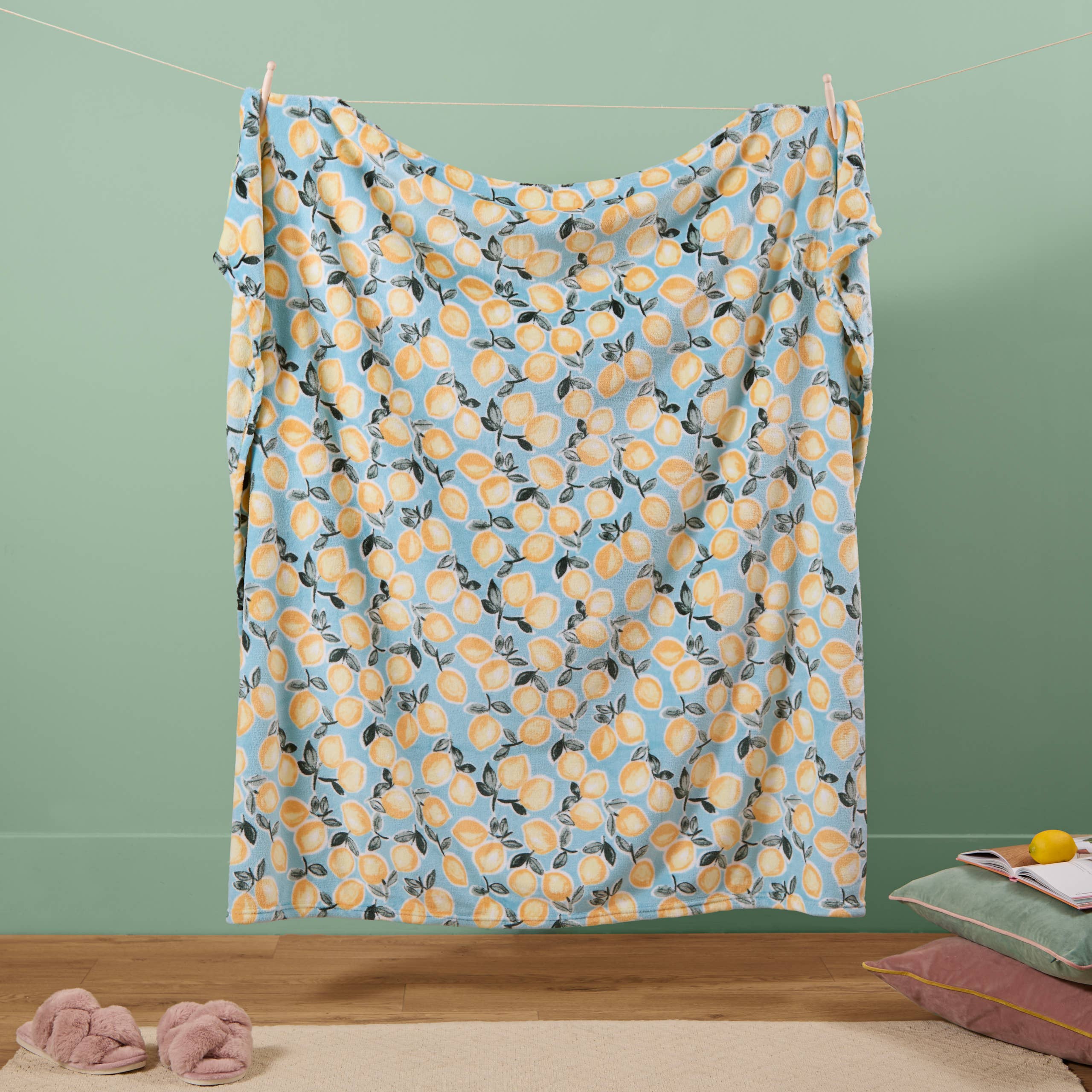 Lemons Fleece Throw Blue